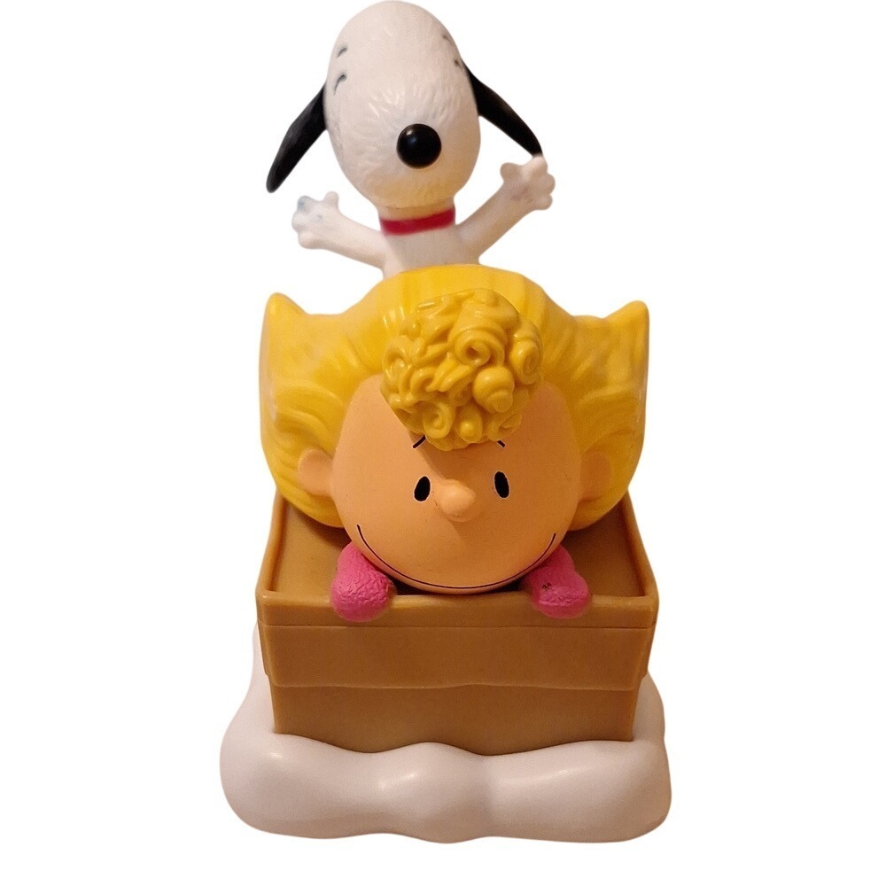 McDonalds Peanuts Movie Sally and Snoopy Pull Back Toy Figure 2015‎ Happy Meal